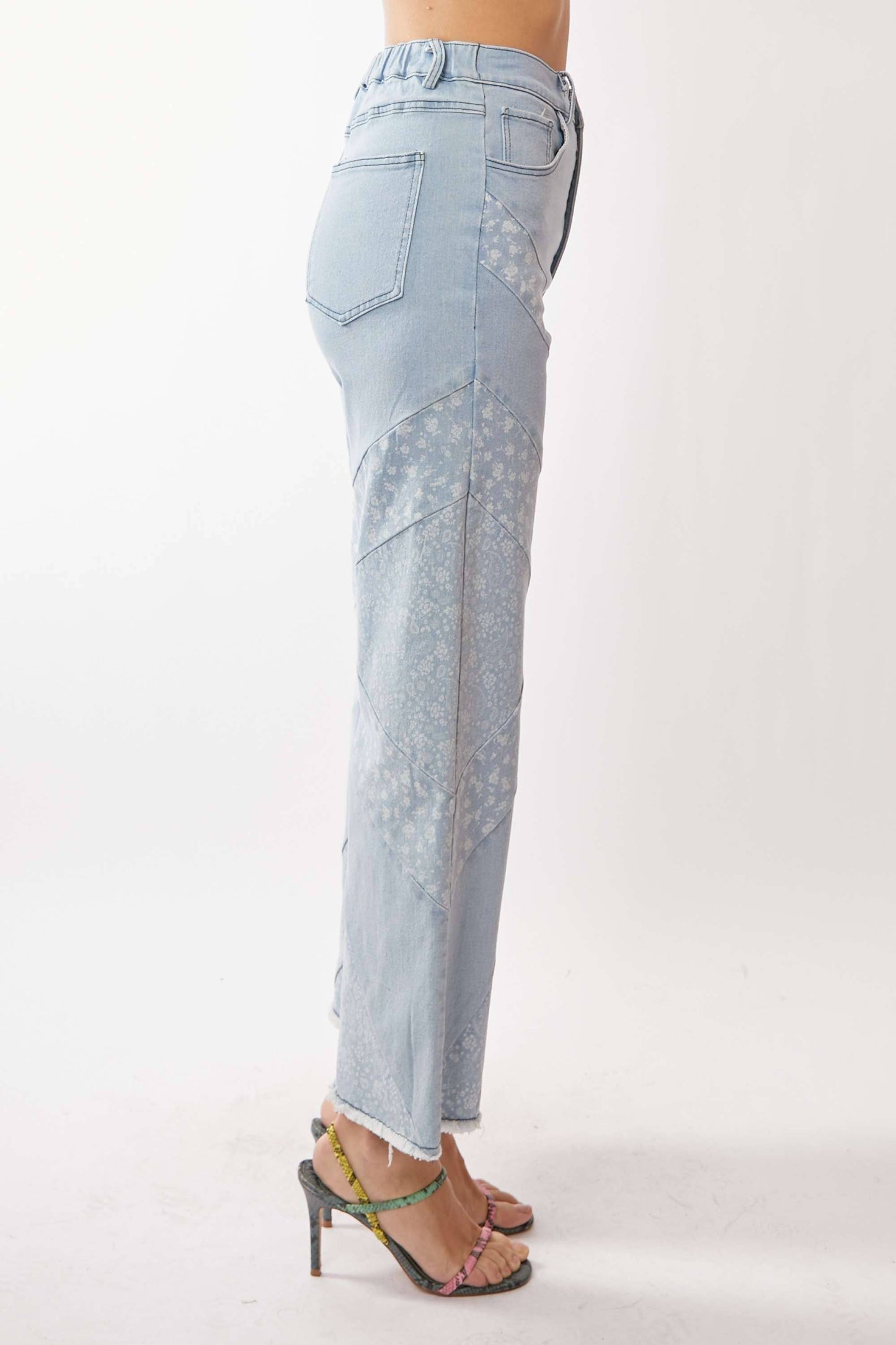 PLUS WIDE OPENING DENIM FLORAL AND PAISLEY PRINT