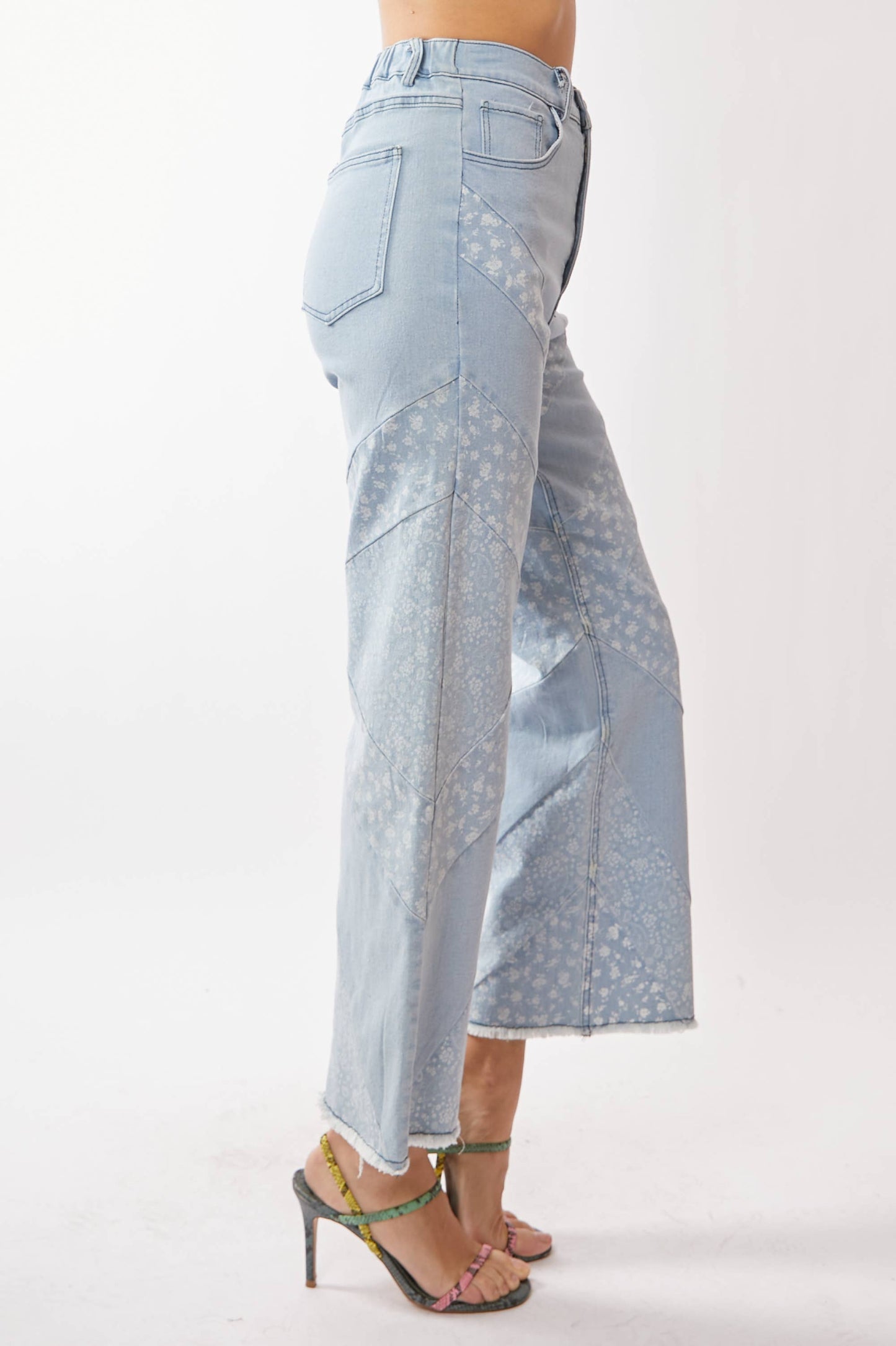 WIDE OPENING DENIM DITSY FLORAL AND PAISLEY PRINT