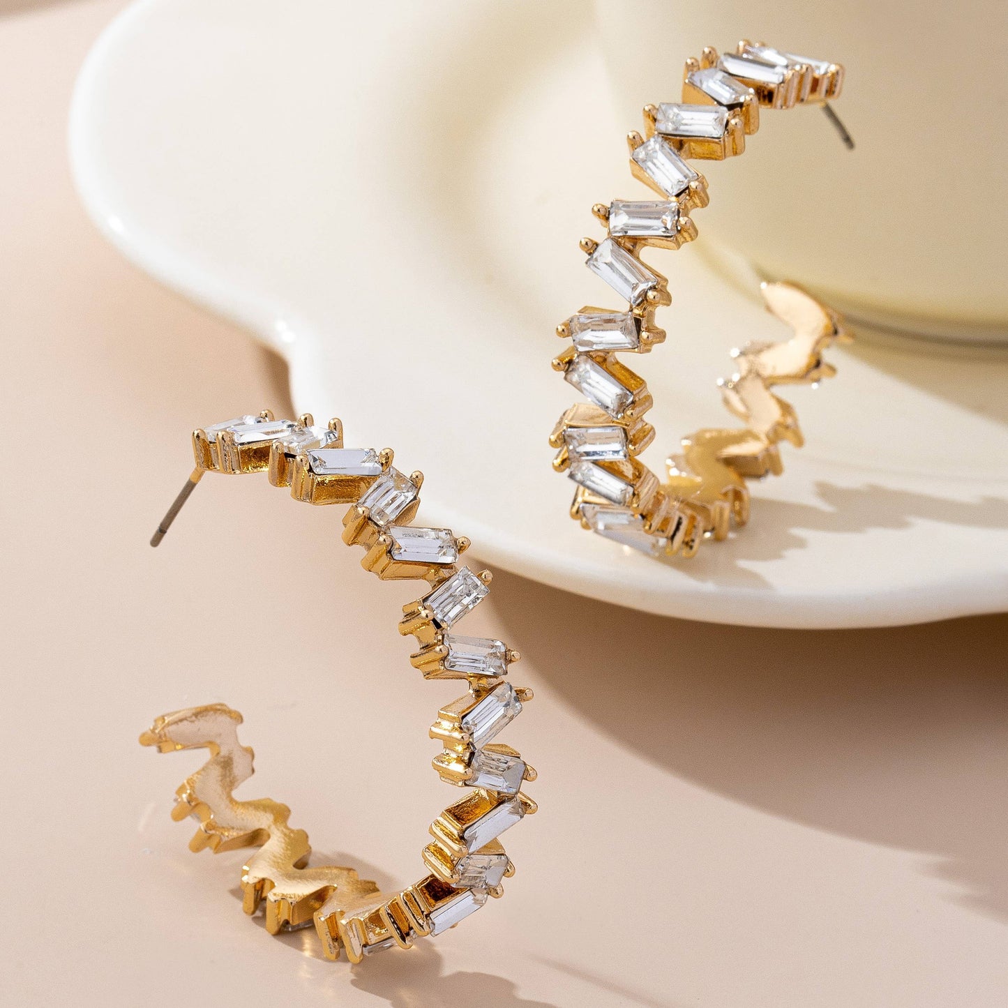 Baguette Crystal Zigzag Gold Hoop Earrings | 80E61639