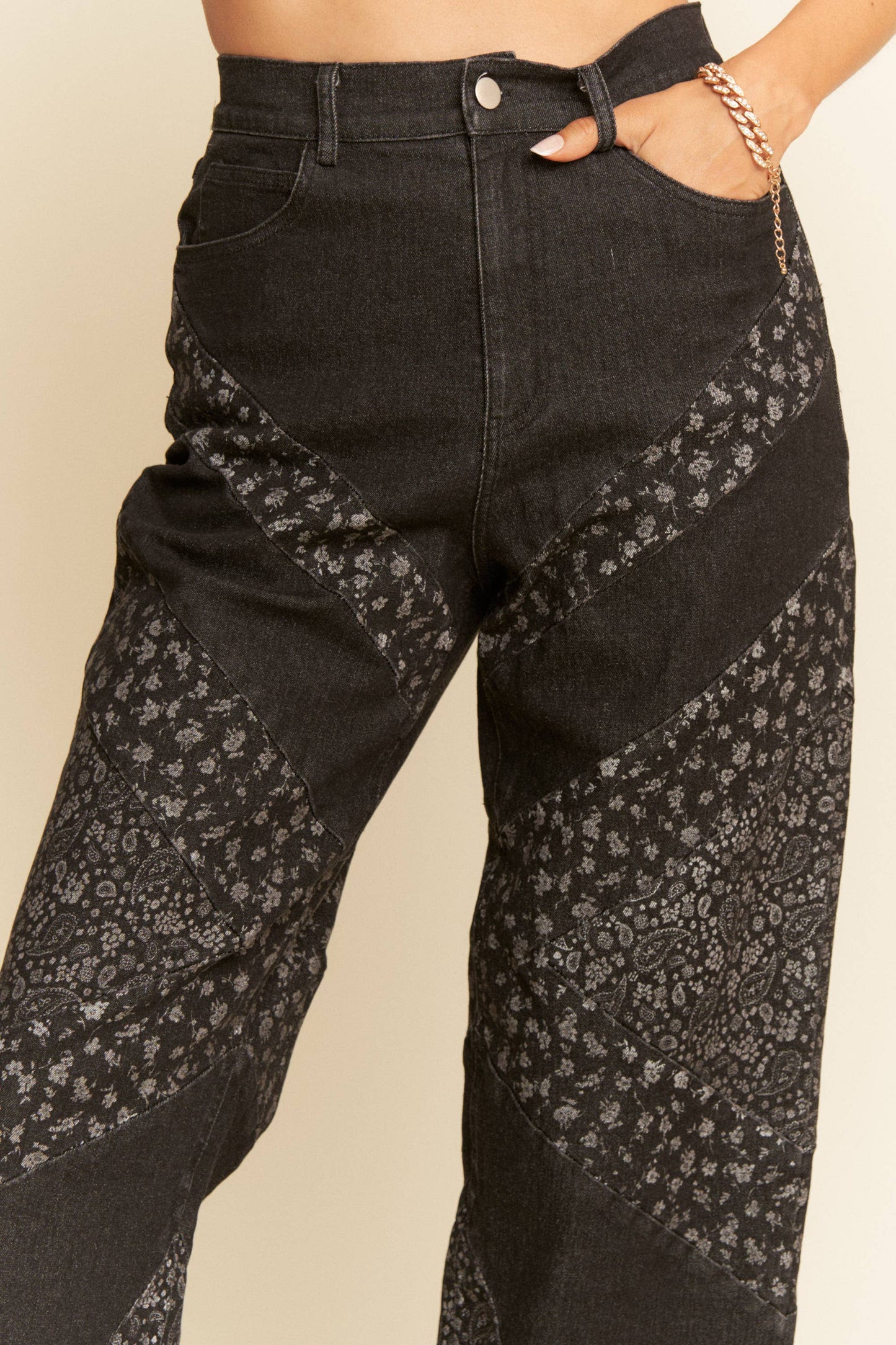 WIDE OPENING DENIM DITSY FLORAL AND PAISLEY PRINT