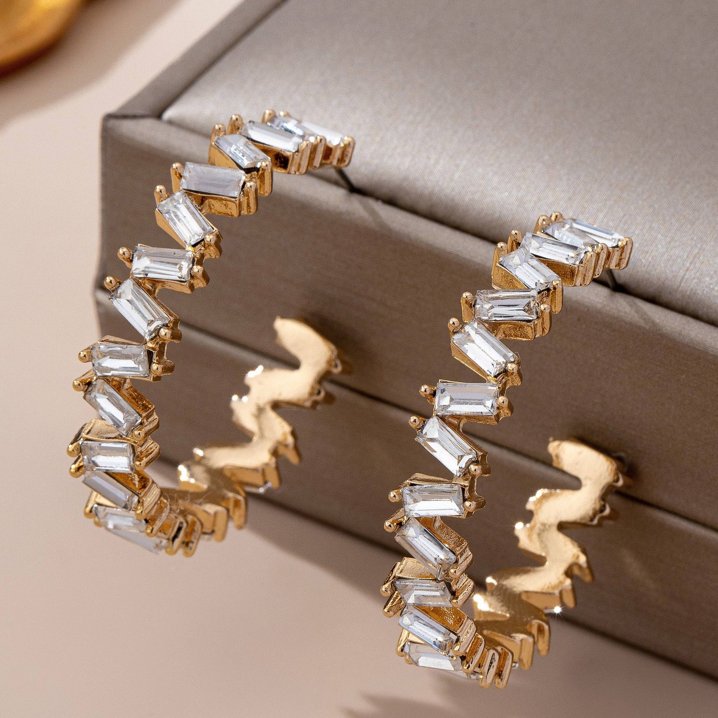 Baguette Crystal Zigzag Gold Hoop Earrings | 80E61639